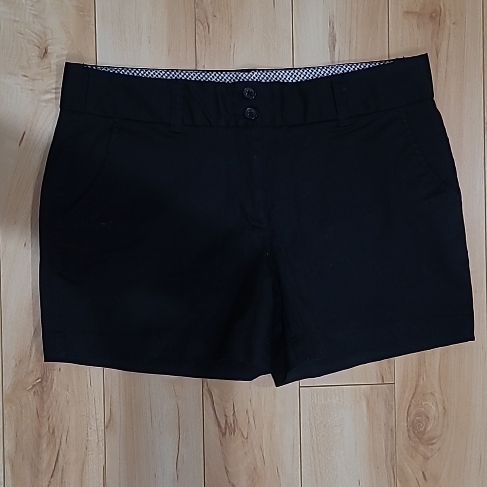 Chic by Jacob women's size 8 black shorts
